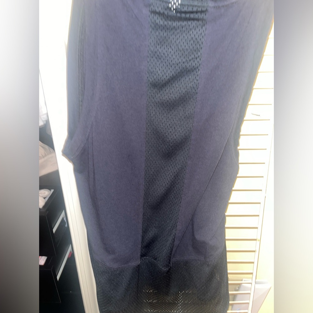 Women’s XS Under Armour Black Sleeveless Hoodie Top - Picture 5 of 8